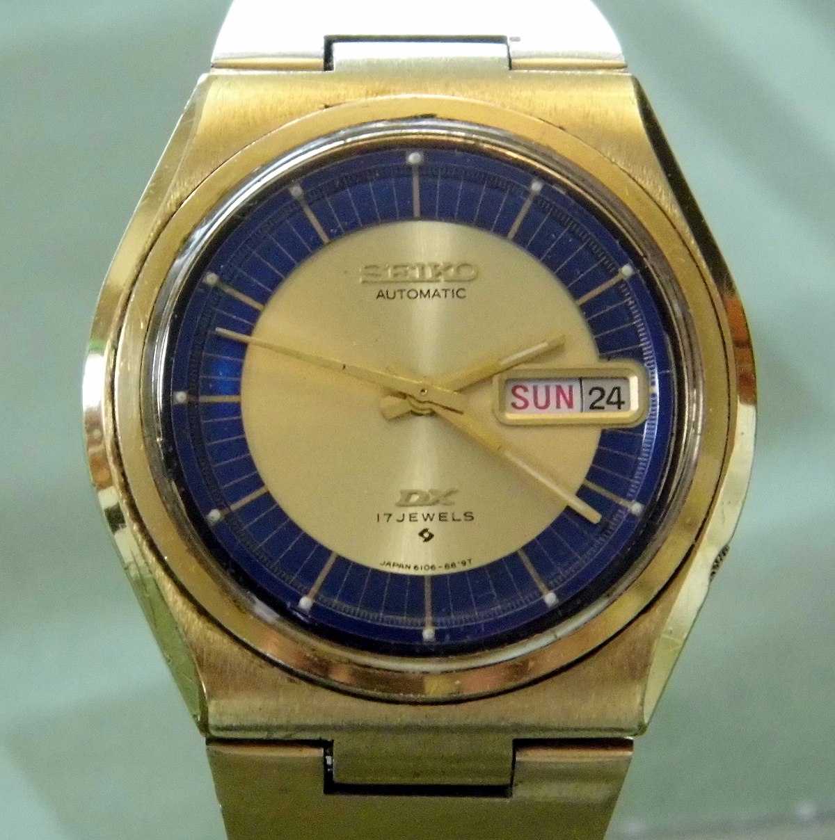 File:Vintage Seiko DX Automatic (Self Winding Watch), 17 Jewels, Made in  Japan (9669543713).jpg - Wikimedia Commons