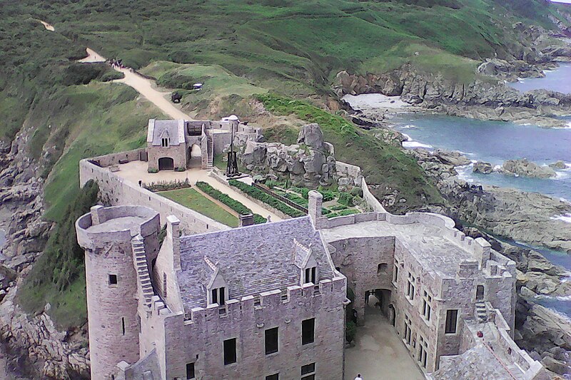 File:Vue du haut du Fort la Latte.jpg