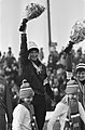 Nederlands: WK Sprint schaatsen in Alkmaar 1982. Natalya Petrusyova met medailles en bloemen.