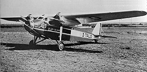 Walter Jarak II a Savoia Marchetti S.71a.jpg