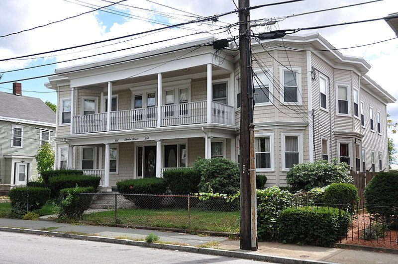 File:Waltham MA Building at 202-204 Charles Street.JPG