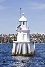 Western Channel Pile Light placeret på Sydney Harbour.jpg