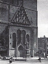 Westfront der Johanniskirche mit Lutherdenkmal vor dem Zweiten Weltkrieg