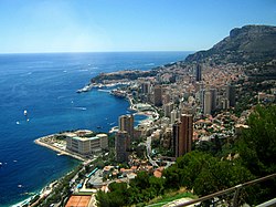 'n Uitsig oor Monte Carlo (en Monaco) soos vanaf die ooste gesien.