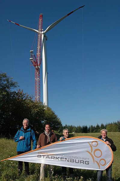 File:WindSTARK 1 - 282 Bürger sind an diesem Genossenschaftswindrad (Neutscher Höhe) in Südhessen beteiligt.jpg