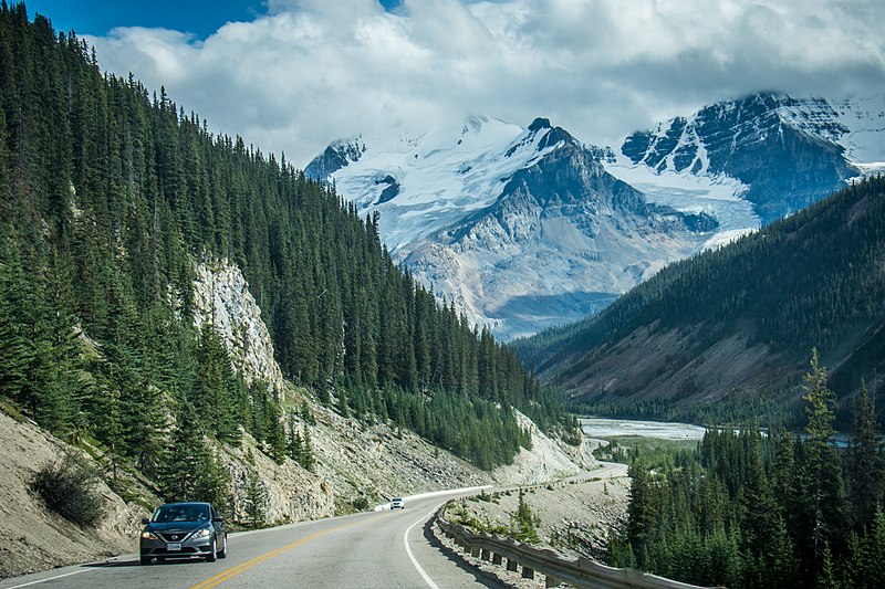 File:Winding road in the Icefields Parkway (33798244575).jpg