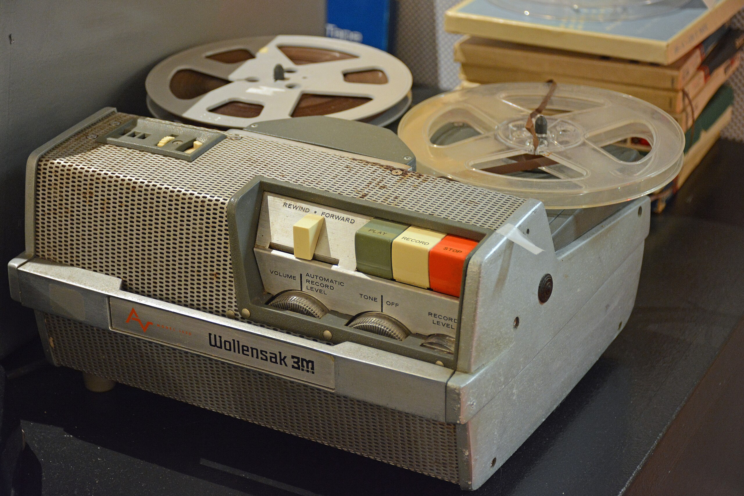 File:Wollensak portable reel-to-reel tape recorder.jpg - Wikipedia