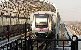 Xi'erqi istasyonunda bir tren.