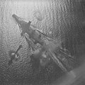 スリガオ海峡で航空攻撃に曝される山城（1944年10月24日）