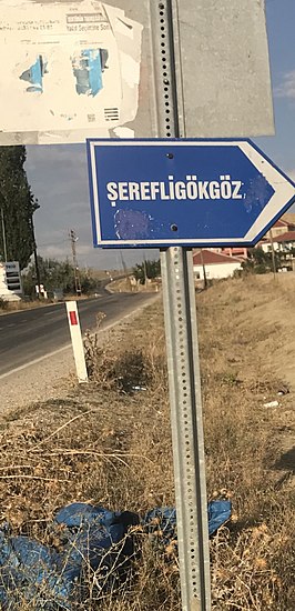 Plaatsnaambord van het dorp Şerefligökgöz