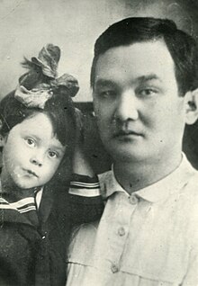 Назир Тюрякулов с дочерью Анель.JPG