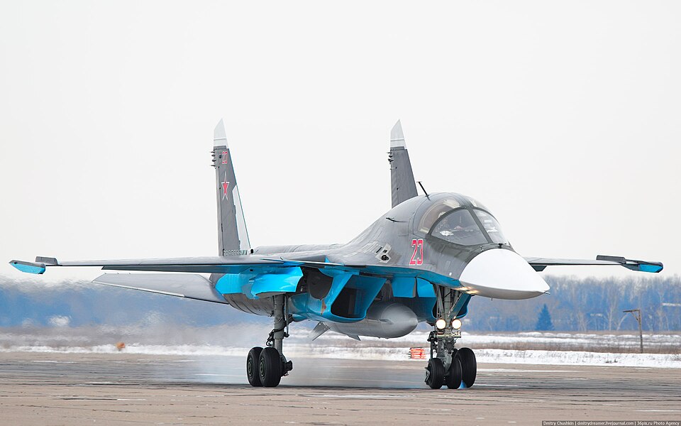 Су-34 во время руления на земле