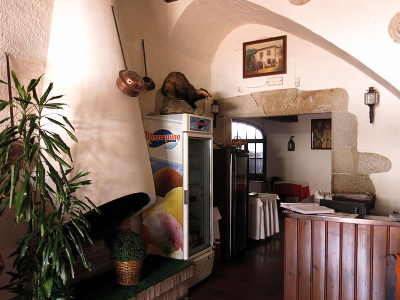 File:090 Mas Nadal (Sant Andreu de Llavaneres), actualment restaurant, interior.JPG