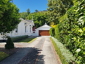 176 Nile Street driveway garden.jpg