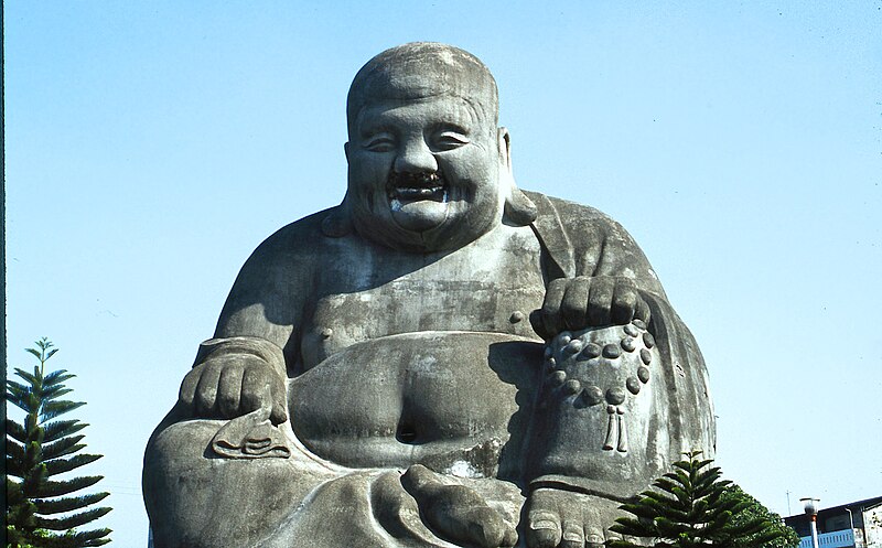 File:1982 Budai statue at the Taichung Bao Jue Buddhist Temple.jpg