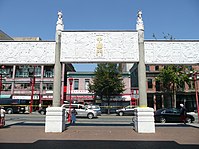 2010-08 Vancouver China Gate.jpg