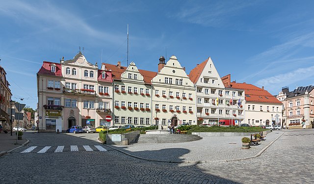 Plaza del mercado en Duszniki-Zdrój, fachada oeste