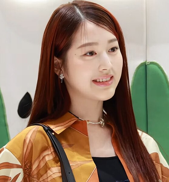 File:20240419 Jang Da-ah (장다아) at LOEWE 01.jpg