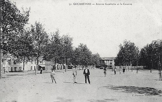 Courveboie, ca. 1900, Avenue Gambetta et la Caserne. Portrait of Jacques Nayral was painted here where Gleizes and his family lived from 1887.