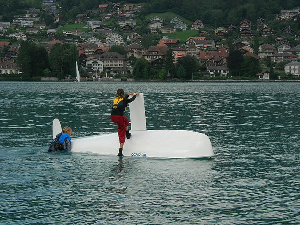 Righting a turtled sailing dinghy