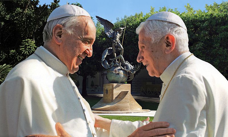 Súbor:5 luglio 2013 - incontro tra Papa Francesco e Papa Benedetto XVI - inaugurazione statua San Michele Arcangelo -.jpg