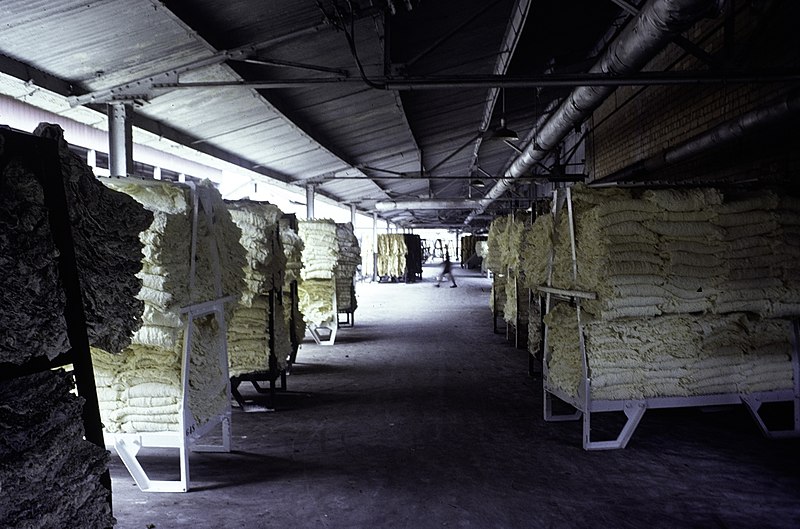 File:ASC Leiden - F. van der Kraaij Collection - 13 - 019 - The Firestone rubber plantation. Interior of the latex factory. A storage room with folded latex sheets - Harbel, Montserrado county, Liberia - 1976.jpg