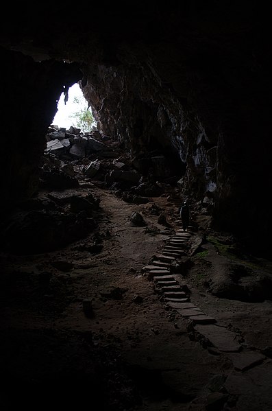 File:Acesso à Caverna Lapa Bonita.jpg