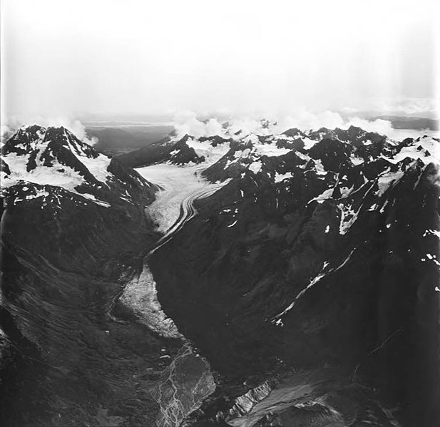 File:Adams Glacier, thinning valley glacier, circa 1960's (GLACIERS 5269).jpg