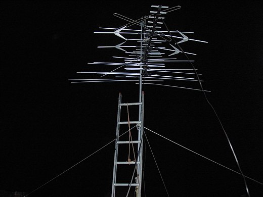 A Winegard 68 element VHF/UHF aerial antenna. This common multi-band antenna type uses a UHF Yagi at the front and a VHF log-periodic at the back coupled together.