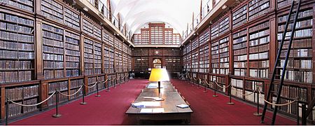 Bibliothèque municipale.