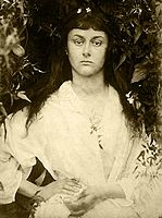 Ալիս Լիդելը քսան տարեկանում (1872), լուսանկարիչ՝ Ջուլիա Մարգարեթ Քեմերոն