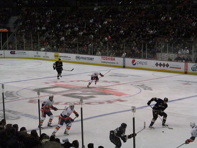 File:Anaheim Ducks vs. New York Islanders - December 9, 2013 (11347891636).jpg