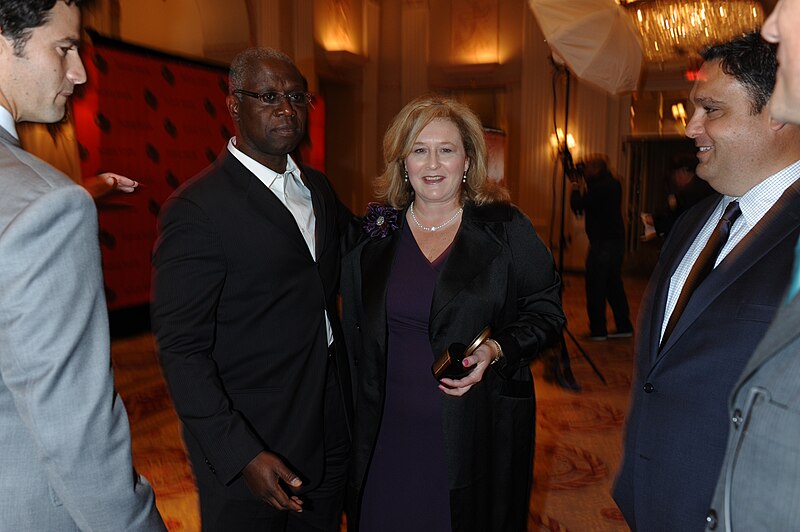 File:Andre Braugher, MaryLynn Ryan and Ed Lavandera, June 2008 (4).jpg