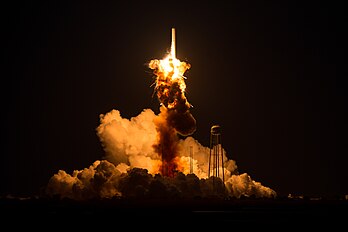 O foguete Antares, com a espaçonave Cygnus a bordo, sofre uma explosão catastrófica após o lançamento, terça-feira, 28 de outubro de 2014, no Wallops Flight Facility da NASA, costa leste da Virgínia, Estados Unidos. (definição 7 360 × 4 912)