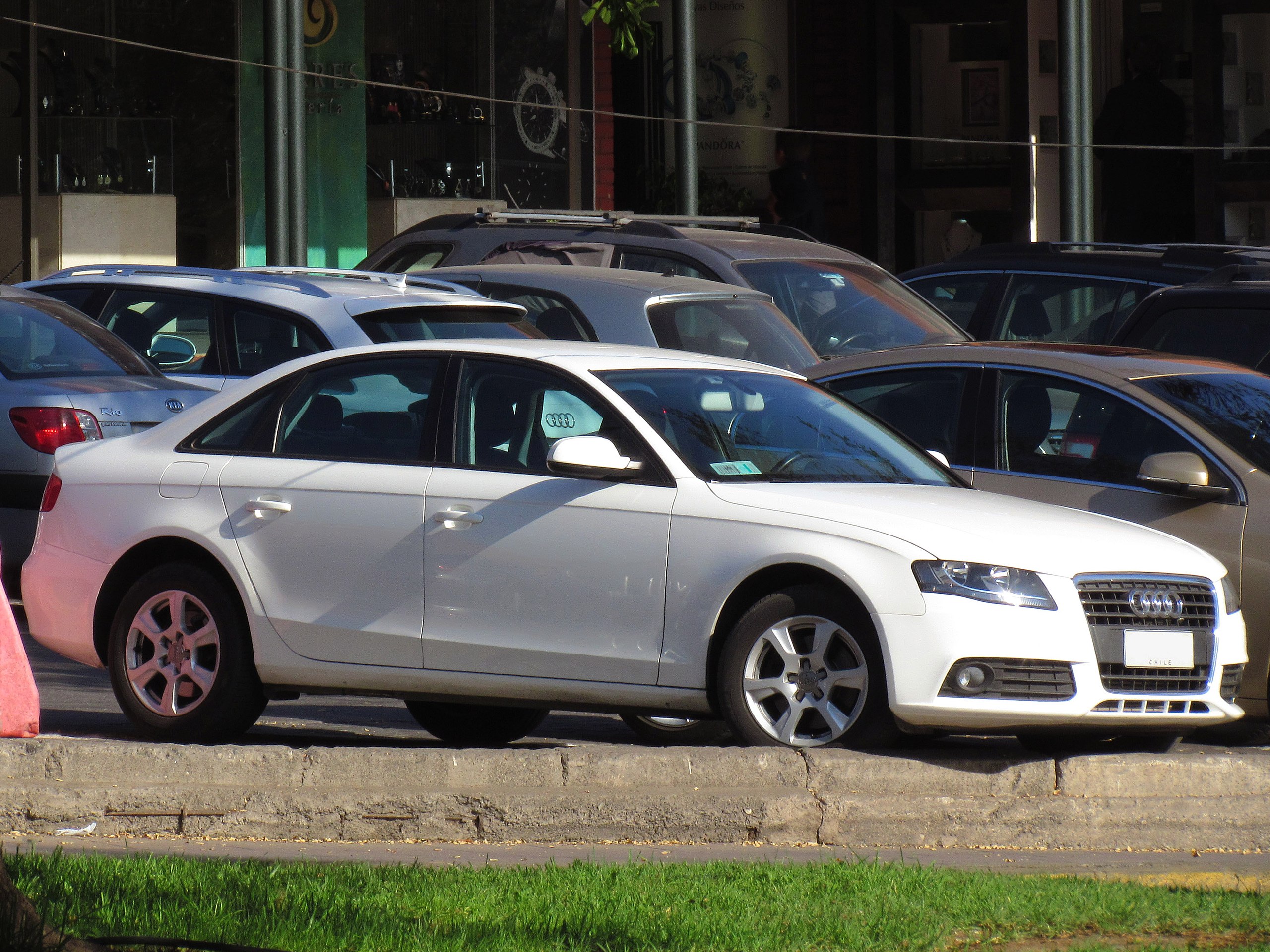 File:Audi A4 Avant TDI S-line (B7) – Heckansicht, 15. August 2011,  Mettmann.jpg - Wikimedia Commons