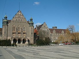 Aula UAM i Collegium Minus Poznań.jpg