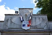 Le fronton de l'école d'Autrèche.