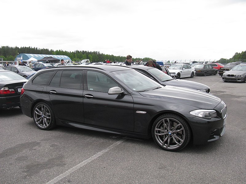 File:BMW M550d Touring X Drive F11 (8895305060).jpg