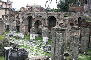 Ruinerna efter Basilica Argentaria.