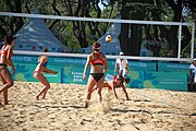 Deutsch: Beachvolleyball bei den Olympischen Jugendspielen 2018; Tag 8, 14. Oktober 2018; Mädchen, Achtelfinale – Bolivien-Puerto Rico 0:2 (18–21/18–21 ) English: Beach volleyball at the 2018 Summer Youth Olympics at 14 October 2018 – Girls Round of 16 – Bolivia-Puerto Rico 0:2 (18–21/18–21 )