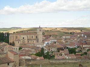 Berlanga de Duero - paisagem urbana com igreja colegiada