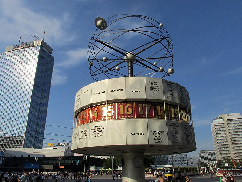 File:Berlin Alexanderplatz - panoramio (4).jpg