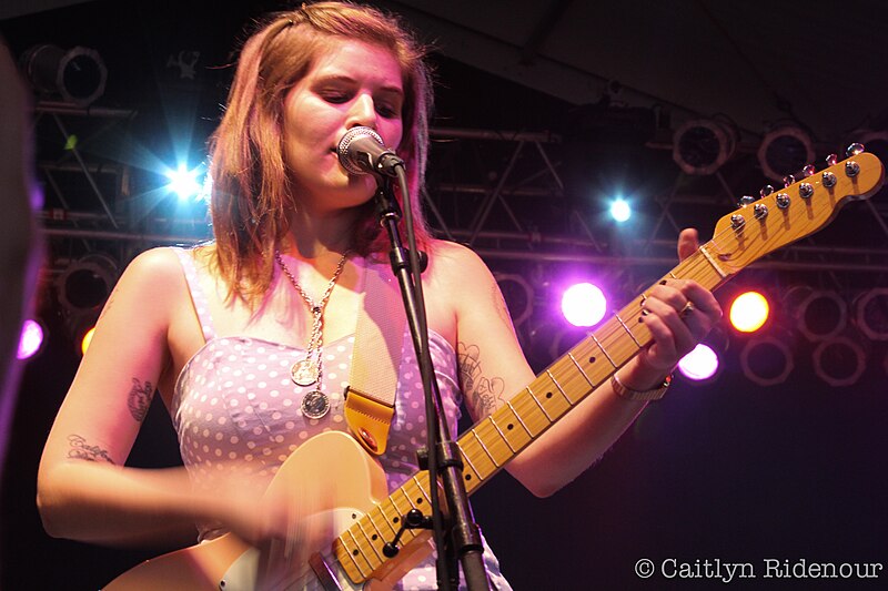 File:Best Coast Bonnaroo 2011.jpg