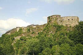 Bouillon (Belgia);  widok zachodniej części zamku (XIII - XIX wiek) .jpg