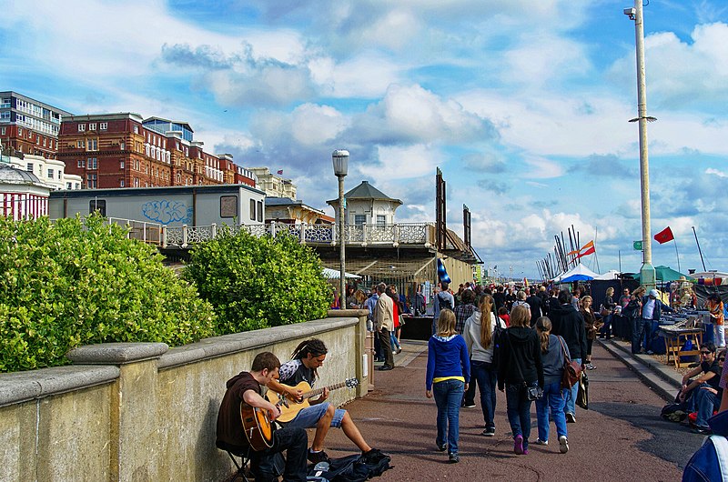 File:Brighton - Sunday Afternoon Seaside Stroll - View East.jpg