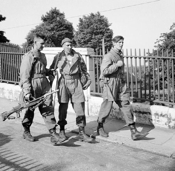 British parachute troops on exercise in Norwich 23 June 1941