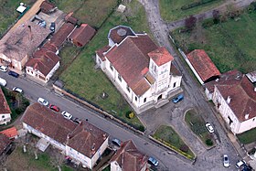 Luftaufnahme der Kirche von Brocas.