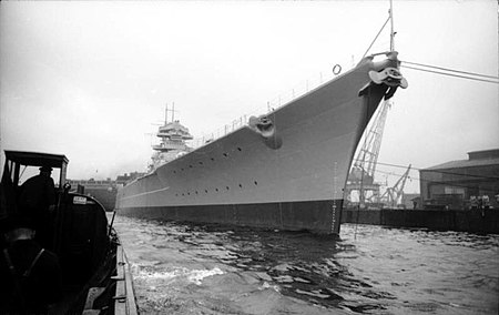 ไฟล์:Bundesarchiv_Bild_101II-MN-1361-16A,_Schlachtschiff_Bismarck,_Indienststellung.jpg