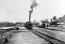 COLLECTIE TROPENMUSEUM Eerste rit op 1 november 1929 van de eendaagse expresse-trein Batavia-Soerabaja op het station te Kroja TMnr 10014034.jpg