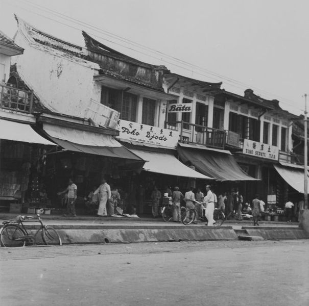 File:COLLECTIE TROPENMUSEUM Pasar Senen Djakarta TMnr 60044098.jpg